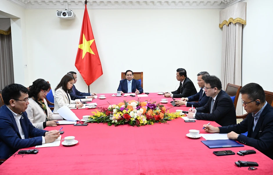 Thủ tướng điện đàm với Thủ tướng UAE, Qatar, Kuwait bàn về hợp tác năng lượng Thủ tướng điện đàm với Thủ tướng UAE, Qatar, Kuwait bàn về hợp tác năng lượng