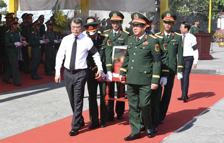 Thủ tướng dự lễ truy điệu, an táng 28 hài cốt liệt sĩ tại nghĩa trang Đường 9 Thủ tướng dự lễ truy điệu, an táng 28 hài cốt liệt sĩ tại nghĩa trang Đường 9