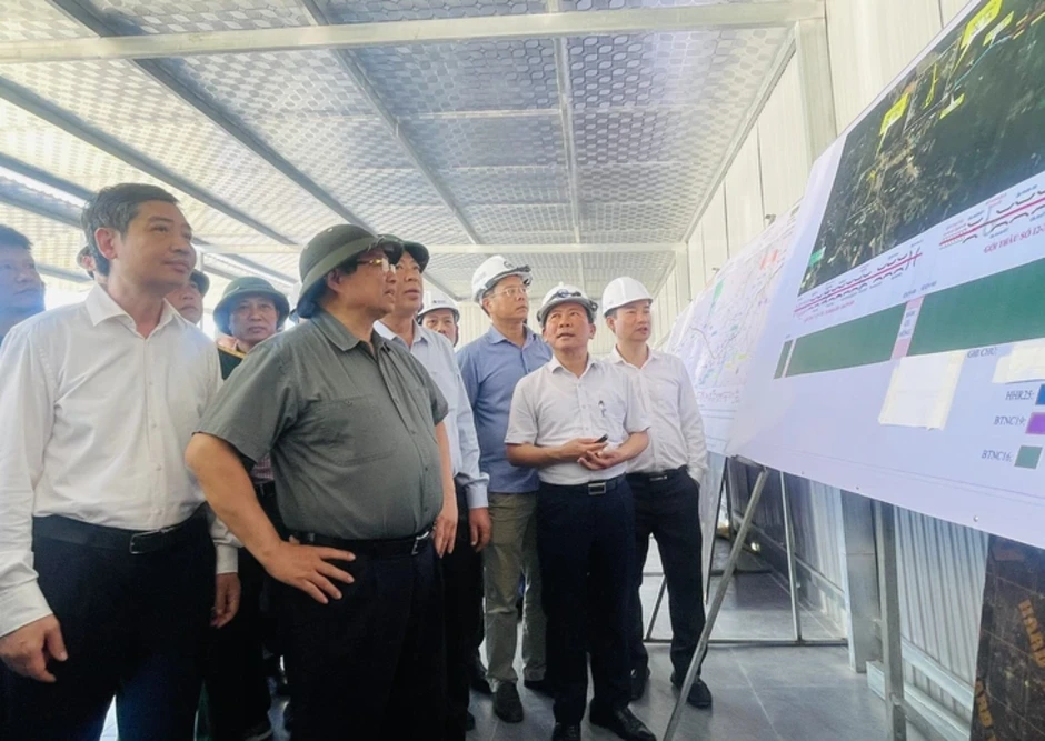 Thủ tướng kiểm tra các dự án cao tốc, thăm khu tái định cư tại đông Đắk Lắk Thủ tướng kiểm tra các dự án cao tốc, thăm khu tái định cư tại đông Đắk Lắk