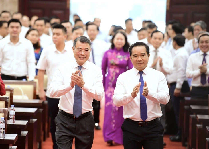 Thủ tướng làm việc với TP.HCM về tăng trưởng hai con số và chính quyền hai cấp Thủ tướng làm việc với TP.HCM về tăng trưởng hai con số và chính quyền hai cấp