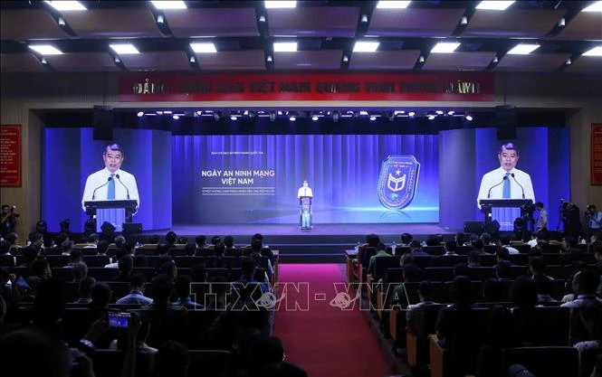 Thủ tướng Lê Minh Hưng: Bảo đảm an ninh mạng phải gắn kết giữa 'bảo vệ hệ thống' và 'bảo vệ con người' Thủ tướng Lê Minh Hưng: Bảo đảm an ninh mạng phải gắn kết giữa 'bảo vệ hệ thống' và 'bảo vệ con người'
