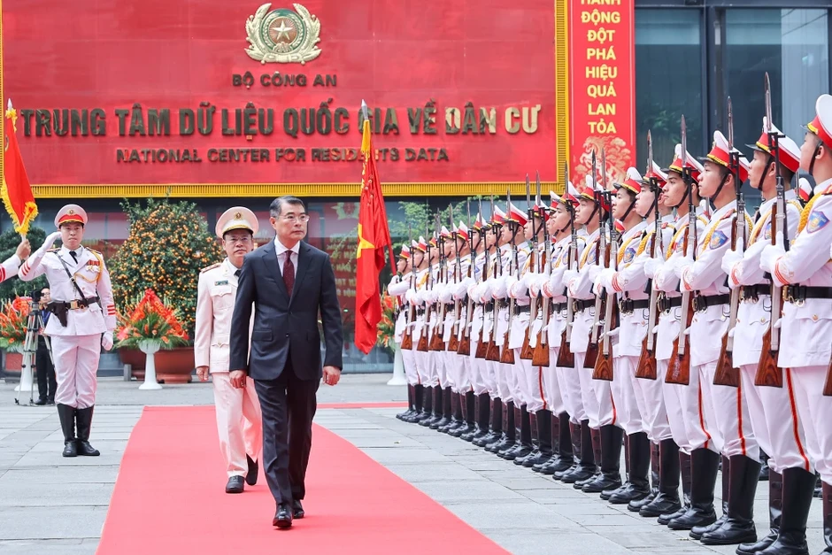 Thủ tướng Lê Minh Hưng: C06 cần phát triển VNeID thành nền tảng quốc gia Thủ tướng Lê Minh Hưng: C06 cần phát triển VNeID thành nền tảng quốc gia