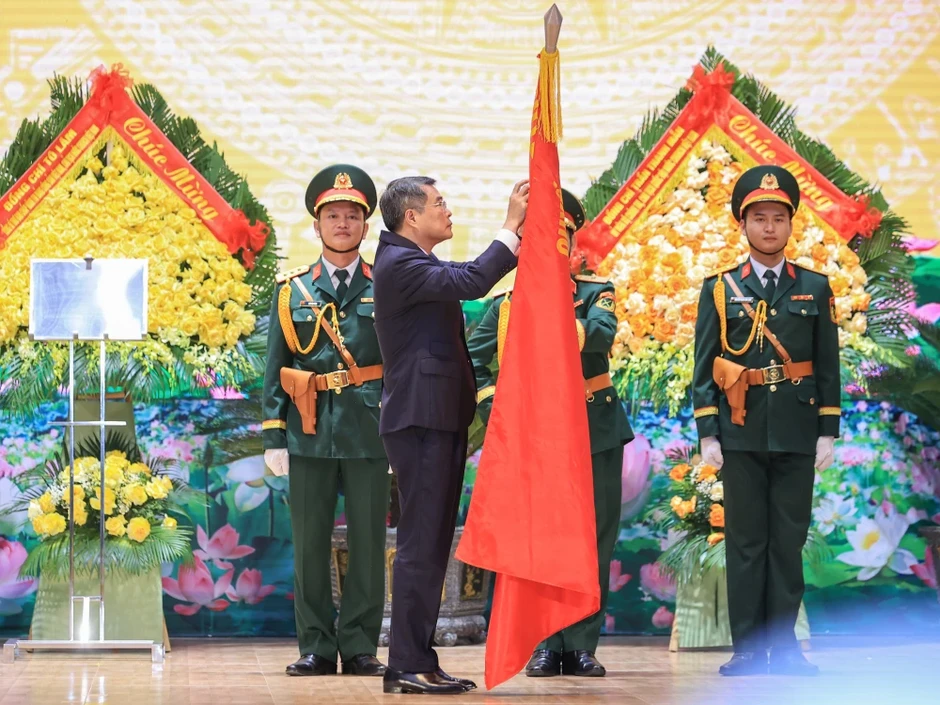 Thủ tướng Lê Minh Hưng chỉ đạo các nhiệm vụ trọng tâm cho Quân khu 4 Thủ tướng Lê Minh Hưng chỉ đạo các nhiệm vụ trọng tâm cho Quân khu 4