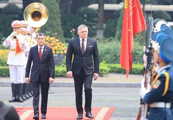 Thủ tướng Lê Minh Hưng chủ trì lễ đón Thủ tướng Cộng hòa Slovakia Robert Fico