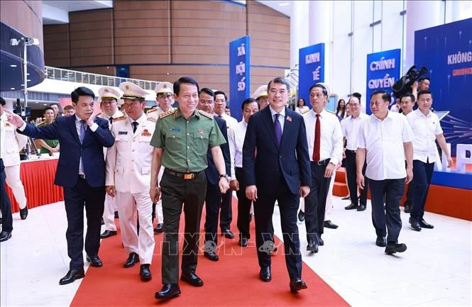 Thủ tướng Lê Minh Hưng dự Lễ đón nhận Danh hiệu Anh hùng LLVTND của Công an Hải Phòng Thủ tướng Lê Minh Hưng dự Lễ đón nhận Danh hiệu Anh hùng LLVTND của Công an Hải Phòng