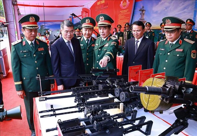 Thủ tướng Lê Minh Hưng dự Lễ đón nhận danh hiệu Anh hùng LLVTND của Quân khu 4 Thủ tướng Lê Minh Hưng dự Lễ đón nhận danh hiệu Anh hùng LLVTND của Quân khu 4