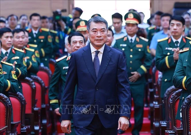Thủ tướng Lê Minh Hưng dự Lễ đón nhận danh hiệu Anh hùng LLVTND của Quân khu 4 Thủ tướng Lê Minh Hưng dự Lễ đón nhận danh hiệu Anh hùng LLVTND của Quân khu 4