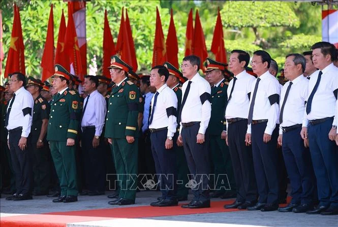 Thủ tướng Lê Minh Hưng dự lễ viếng, truy điệu và an táng liệt sĩ tại tỉnh Quảng Trị