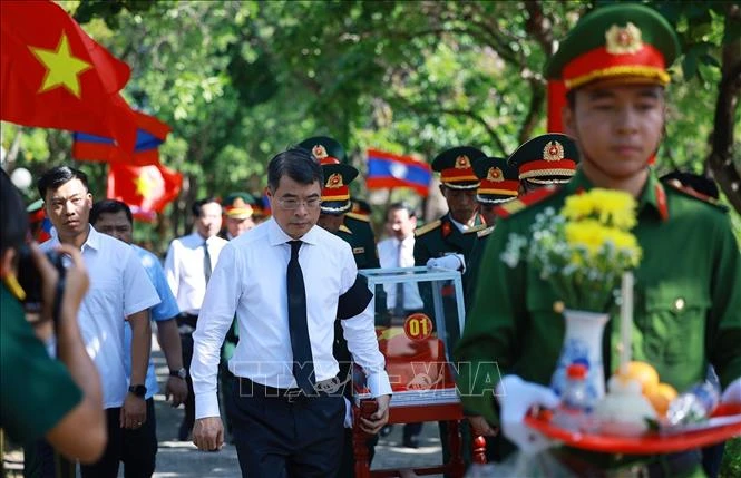 Thủ tướng Lê Minh Hưng dự lễ viếng, truy điệu và an táng liệt sĩ tại tỉnh Quảng Trị
