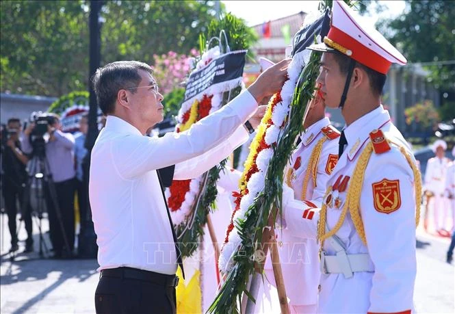 Thủ tướng Lê Minh Hưng dự lễ viếng, truy điệu và an táng liệt sĩ tại tỉnh Quảng Trị