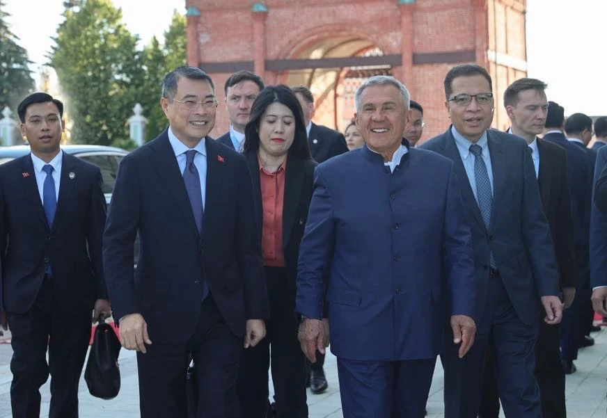 Thủ tướng Lê Minh Hưng gặp Người đứng đầu Cộng hòa Tatarstan Thủ tướng Lê Minh Hưng gặp Người đứng đầu Cộng hòa Tatarstan