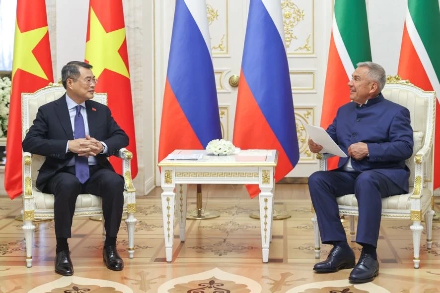 Thủ tướng Lê Minh Hưng gặp Người đứng đầu Cộng hòa Tatarstan Thủ tướng Lê Minh Hưng gặp Người đứng đầu Cộng hòa Tatarstan