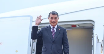 Thủ tướng Lê Minh Hưng lên đường tới Nga