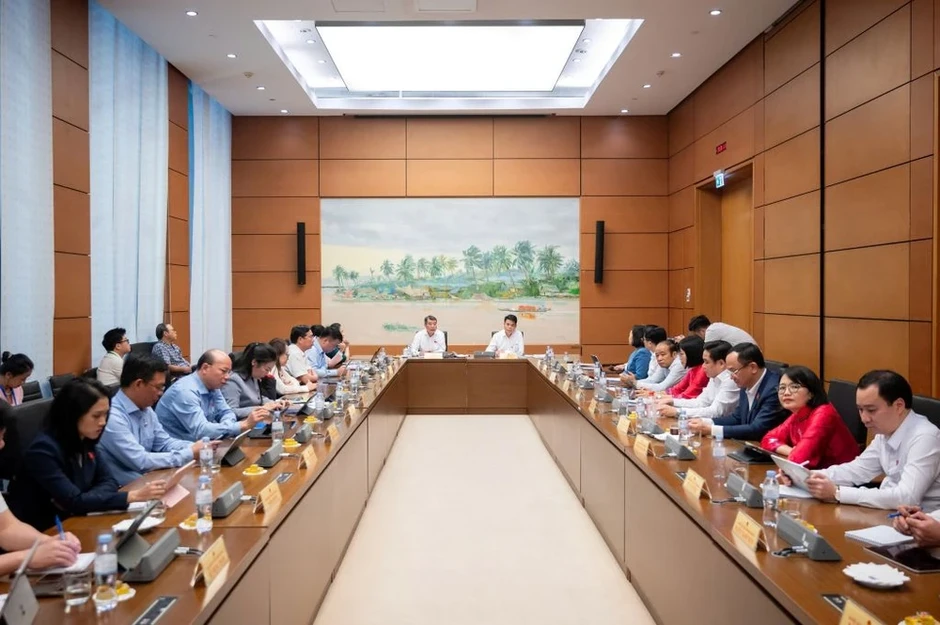 Thủ tướng Lê Minh Hưng: Ngưỡng miễn thuế dự kiến nâng lên 1 tỉ đồng/năm Thủ tướng Lê Minh Hưng: Ngưỡng miễn thuế dự kiến nâng lên 1 tỉ đồng/năm