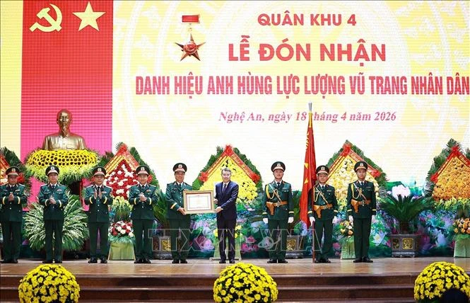 Thủ tướng Lê Minh Hưng: Quân khu 4 viết tiếp trang sử hào hùng, bảo vệ vững chắc đất nước Việt Nam thân yêu Thủ tướng Lê Minh Hưng: Quân khu 4 viết tiếp trang sử hào hùng, bảo vệ vững chắc đất nước Việt Nam thân yêu