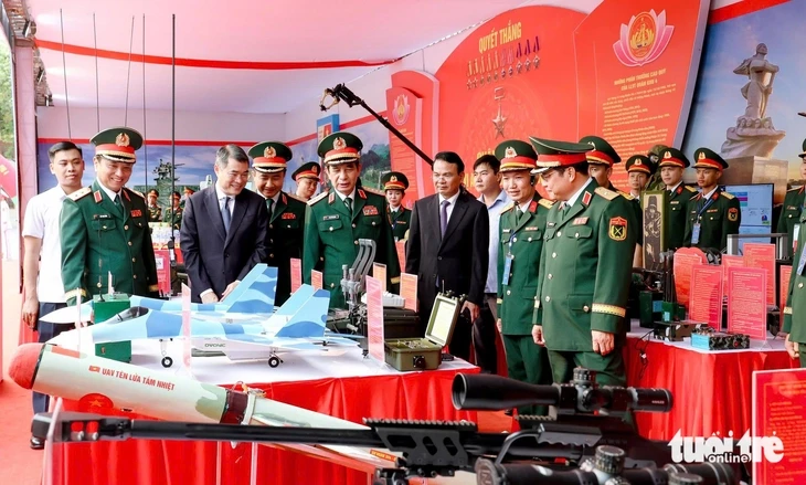 Thủ tướng Lê Minh Hưng: Quân khu 4 viết tiếp trang sử hào hùng, bảo vệ vững chắc đất nước Thủ tướng Lê Minh Hưng: Quân khu 4 viết tiếp trang sử hào hùng, bảo vệ vững chắc đất nước