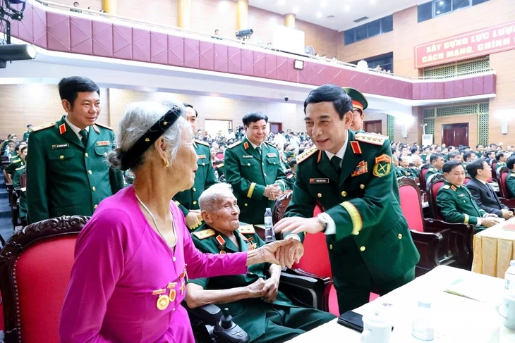 Thủ tướng Lê Minh Hưng: Quân khu 4 viết tiếp trang sử hào hùng, bảo vệ vững chắc đất nước Thủ tướng Lê Minh Hưng: Quân khu 4 viết tiếp trang sử hào hùng, bảo vệ vững chắc đất nước