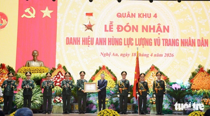 Thủ tướng Lê Minh Hưng: Quân khu 4 viết tiếp trang sử hào hùng, bảo vệ vững chắc đất nước Thủ tướng Lê Minh Hưng: Quân khu 4 viết tiếp trang sử hào hùng, bảo vệ vững chắc đất nước
