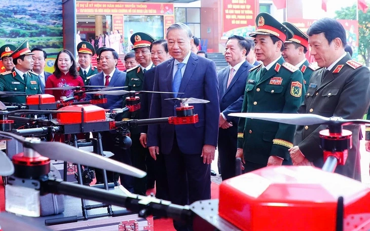 Thủ tướng Lê Minh Hưng: Quân khu 4 viết tiếp trang sử hào hùng, bảo vệ vững chắc đất nước Thủ tướng Lê Minh Hưng: Quân khu 4 viết tiếp trang sử hào hùng, bảo vệ vững chắc đất nước