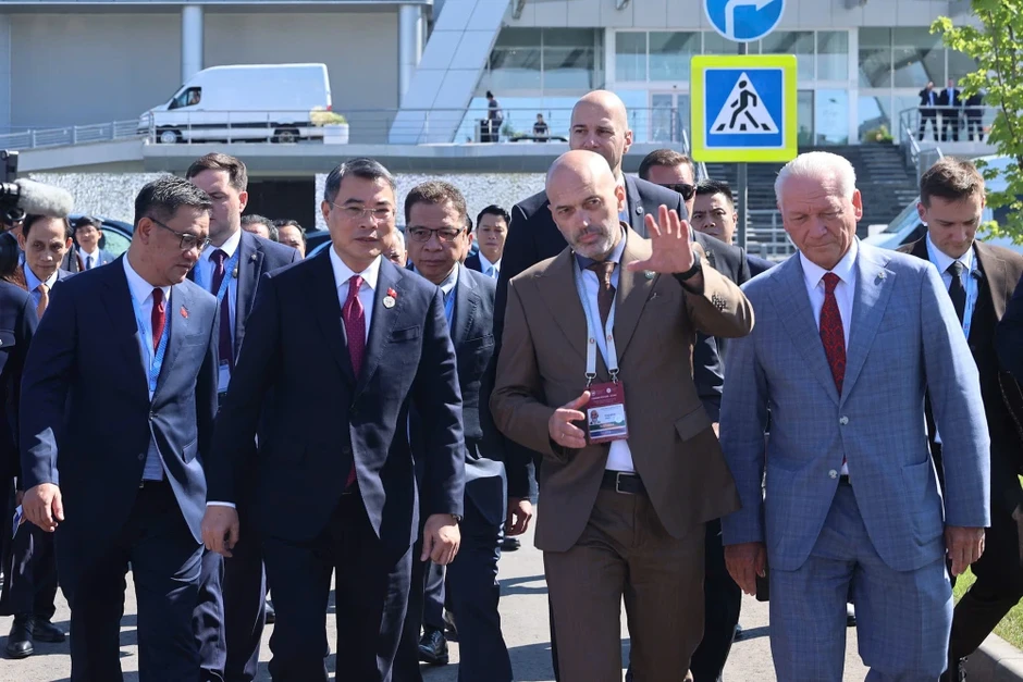 Thủ tướng Lê Minh Hưng thăm Triển lãm ‘Made in Tatarstan’ tại Nga Thủ tướng Lê Minh Hưng thăm Triển lãm ‘Made in Tatarstan’ tại Nga