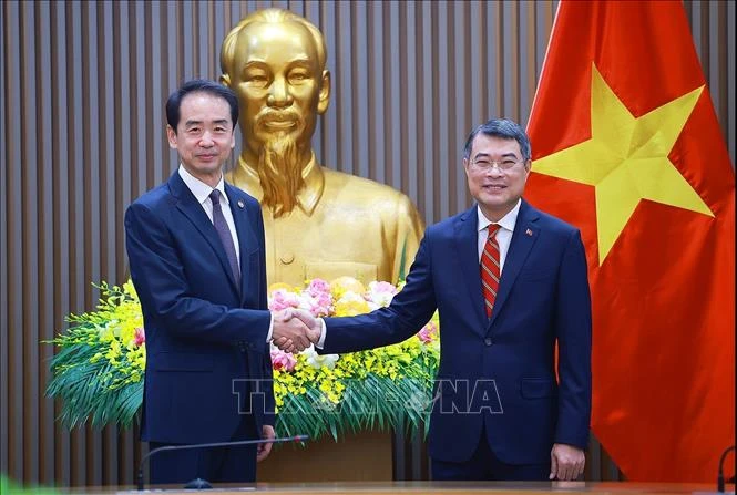 Thủ tướng Lê Minh Hưng tiếp Đại sứ Trung Quốc Hà Vĩ Thủ tướng Lê Minh Hưng tiếp Đại sứ Trung Quốc Hà Vĩ