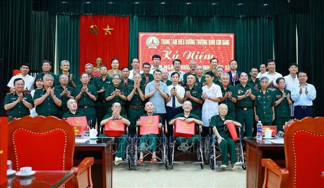 Thủ tướng Lê Minh Hưng: Tiếp nối truyền thống 'uống nước nhớ nguồn', chăm lo tốt hơn cho người có công
