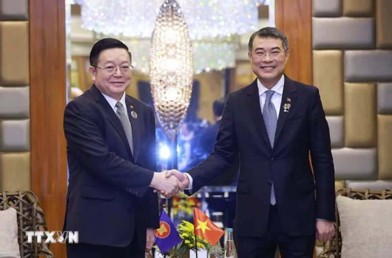 Thủ tướng Lê Minh Hưng tiếp Tổng Thư ký ASEAN Kao Kim Hourn Thủ tướng Lê Minh Hưng tiếp Tổng Thư ký ASEAN Kao Kim Hourn