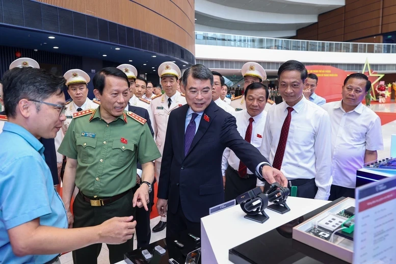 Thủ tướng Lê Minh Hưng trao danh hiệu Anh hùng LLVT nhân dân cho Công an TP Hải Phòng