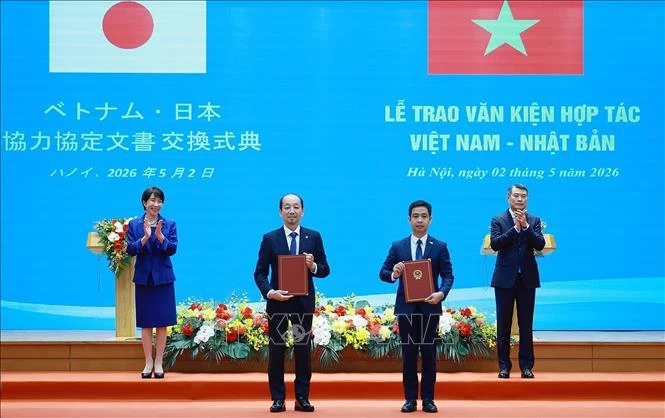 Thủ tướng Lê Minh Hưng và Thủ tướng Nhật Bản chứng kiến trao các văn kiện hợp tác Thủ tướng Lê Minh Hưng và Thủ tướng Nhật Bản chứng kiến trao các văn kiện hợp tác