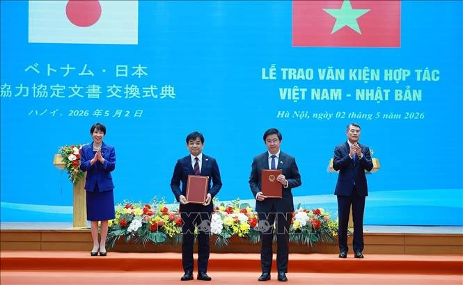 Thủ tướng Lê Minh Hưng và Thủ tướng Nhật Bản chứng kiến trao các văn kiện hợp tác Thủ tướng Lê Minh Hưng và Thủ tướng Nhật Bản chứng kiến trao các văn kiện hợp tác