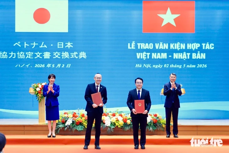 Thủ tướng Nhật Bản ấn tượng với sự phát triển của Việt Nam, ví như 'rồng bay lên' Thủ tướng Nhật Bản ấn tượng với sự phát triển của Việt Nam, ví như 'rồng bay lên'