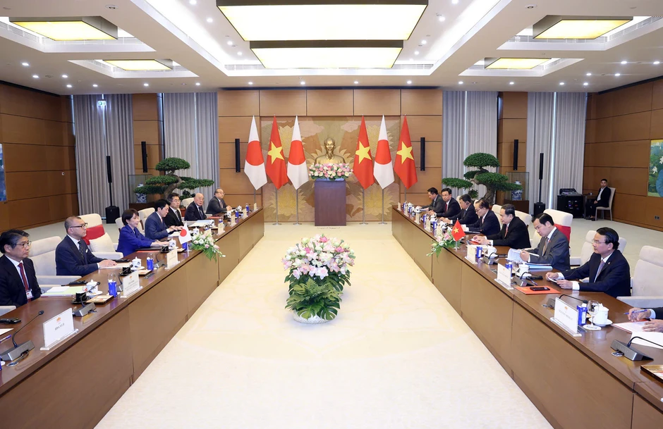 Thủ tướng Nhật trao huân chương cho nguyên Tổng Bí thư Nông Đức Mạnh, nguyên Thủ tướng Nguyễn Tấn Dũng Thủ tướng Nhật trao huân chương cho nguyên Tổng Bí thư Nông Đức Mạnh, nguyên Thủ tướng Nguyễn Tấn Dũng