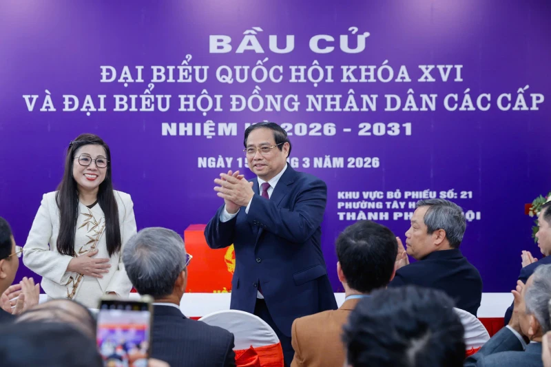 Thủ tướng Phạm Minh Chính bỏ phiếu bầu cử tại phường Tây Hồ Thủ tướng Phạm Minh Chính bỏ phiếu bầu cử tại phường Tây Hồ