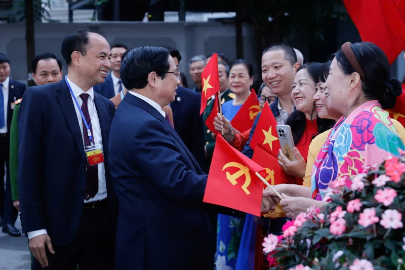 Thủ tướng Phạm Minh Chính bỏ phiếu bầu cử tại phường Tây Hồ Thủ tướng Phạm Minh Chính bỏ phiếu bầu cử tại phường Tây Hồ