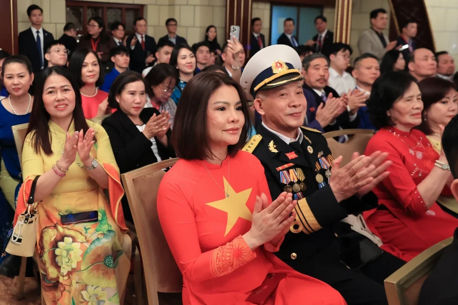 Thủ tướng Phạm Minh Chính gặp gỡ cộng đồng người Việt Nam tại Liên bang Nga Thủ tướng Phạm Minh Chính gặp gỡ cộng đồng người Việt Nam tại Liên bang Nga
