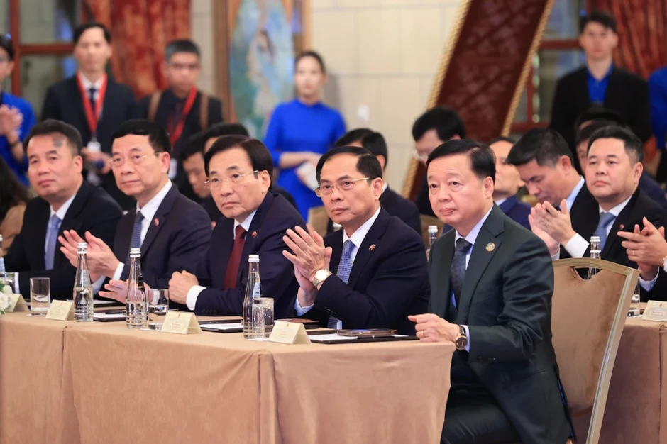 Thủ tướng Phạm Minh Chính gặp gỡ cộng đồng người Việt Nam tại Liên bang Nga Thủ tướng Phạm Minh Chính gặp gỡ cộng đồng người Việt Nam tại Liên bang Nga