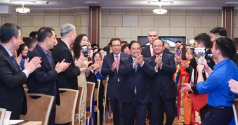 Thủ tướng Phạm Minh Chính gặp gỡ cộng đồng người Việt Nam tại Liên bang Nga