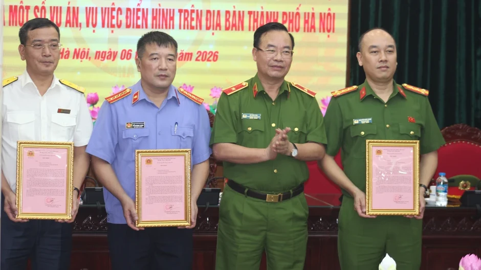 Thủ tướng Phạm Minh Chính gửi thư khen Công an TP Hà Nội Thủ tướng Phạm Minh Chính gửi thư khen Công an TP Hà Nội