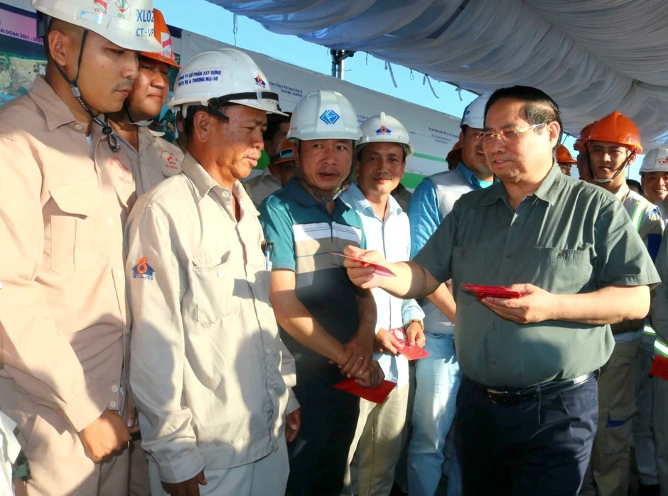 Thủ tướng Phạm Minh Chính kiểm tra tiến độ cao tốc Bắc - Nam tại Đắk Lắk Thủ tướng Phạm Minh Chính kiểm tra tiến độ cao tốc Bắc - Nam tại Đắk Lắk