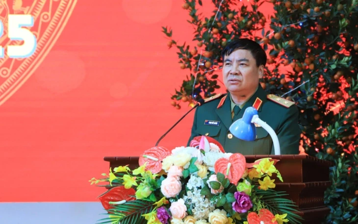 Thủ tướng quyết định kéo dài thời gian giữ chức vụ với hai cán bộ thuộc Bộ Quốc phòng Thủ tướng quyết định kéo dài thời gian giữ chức vụ với hai cán bộ thuộc Bộ Quốc phòng