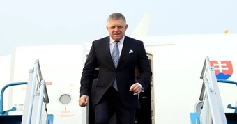 Thủ tướng Slovakia Robert Fico đến Việt Nam