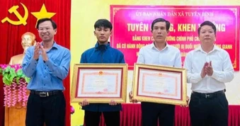 Thủ tướng tặng Bằng khen bố con ngư dân cứu sống 3 người chìm đò
