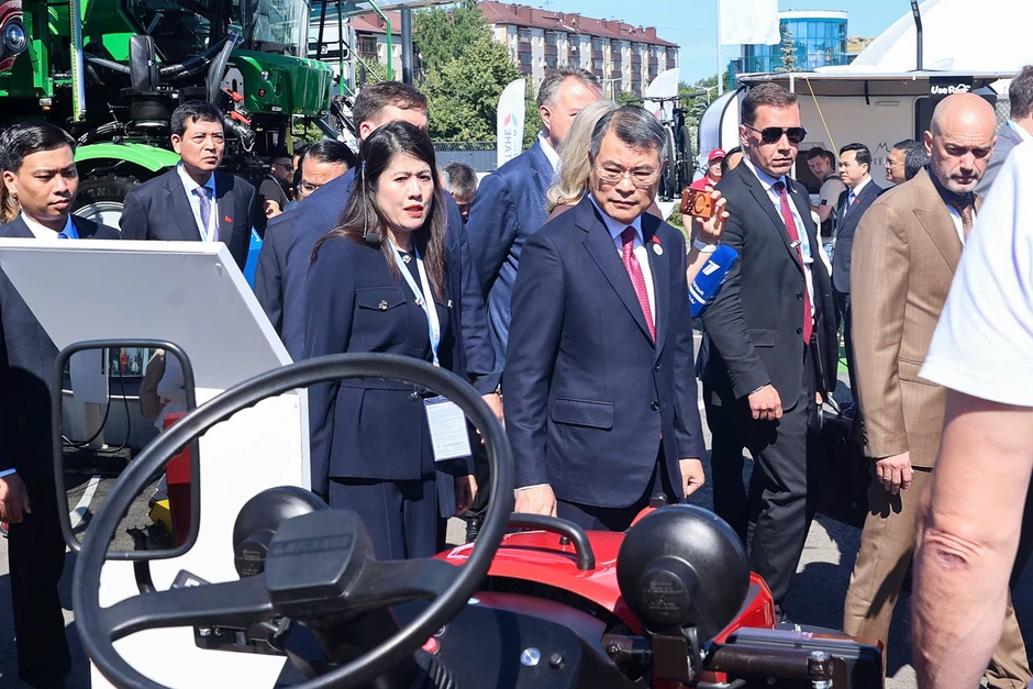 Thủ tướng thăm triển lãm tiềm lực công nghiệp, công nghệ cao của Tatarstan, Nga Thủ tướng thăm triển lãm tiềm lực công nghiệp, công nghệ cao của Tatarstan, Nga