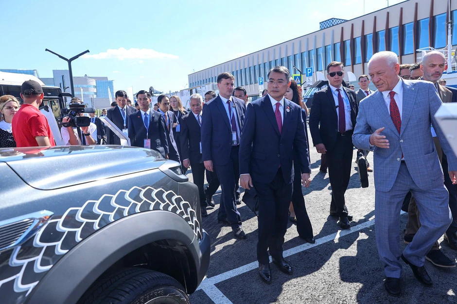 Thủ tướng thăm triển lãm tiềm lực công nghiệp, công nghệ cao của Tatarstan, Nga Thủ tướng thăm triển lãm tiềm lực công nghiệp, công nghệ cao của Tatarstan, Nga