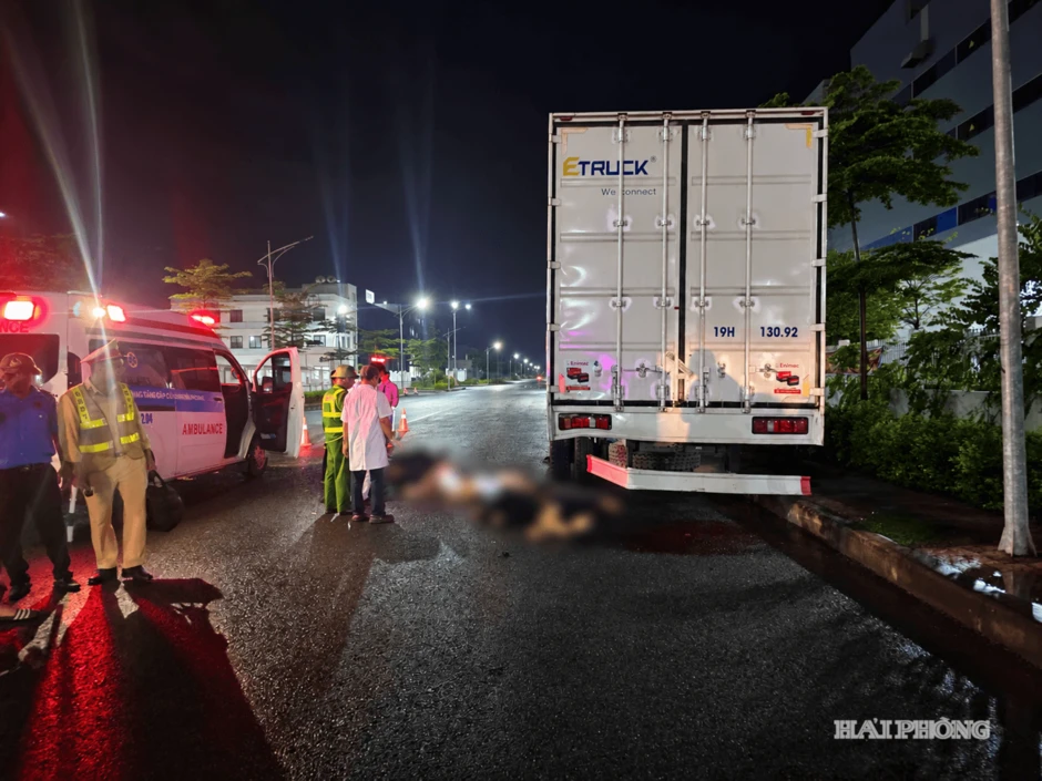 Thủ tướng yêu cầu khẩn trương điều tra vụ tai nạn làm 3 người chết ở Hải Phòng Thủ tướng yêu cầu khẩn trương điều tra vụ tai nạn làm 3 người chết ở Hải Phòng