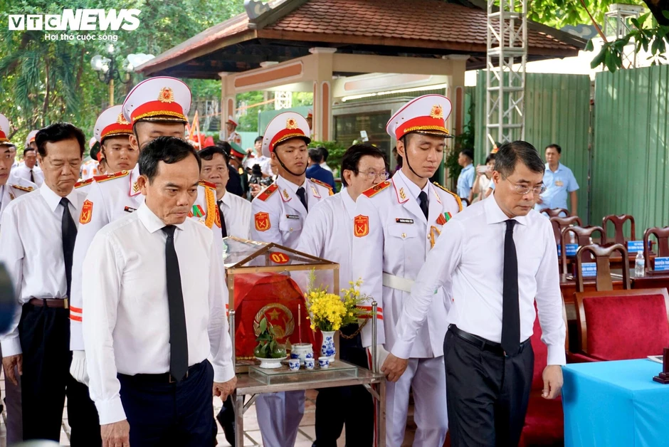Thủ tướng yêu cầu khẩn trương giải mã hồ sơ dữ liệu các mộ liệt sĩ tập thể Thủ tướng yêu cầu khẩn trương giải mã hồ sơ dữ liệu các mộ liệt sĩ tập thể