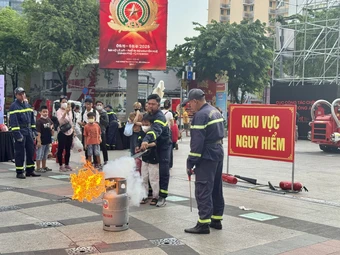 Thủ tướng yêu cầu tiếp tục cắt giảm, đơn giản hóa 4 nhóm thủ tục hành chính