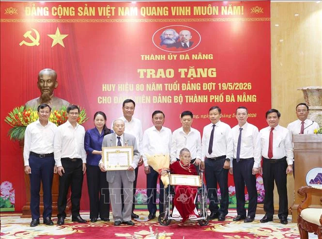 Thường trực Ban Bí thư dự Lễ trao tặng Huy hiệu 80 năm tuổi Đảng tại Đà Nẵng Thường trực Ban Bí thư dự Lễ trao tặng Huy hiệu 80 năm tuổi Đảng tại Đà Nẵng
