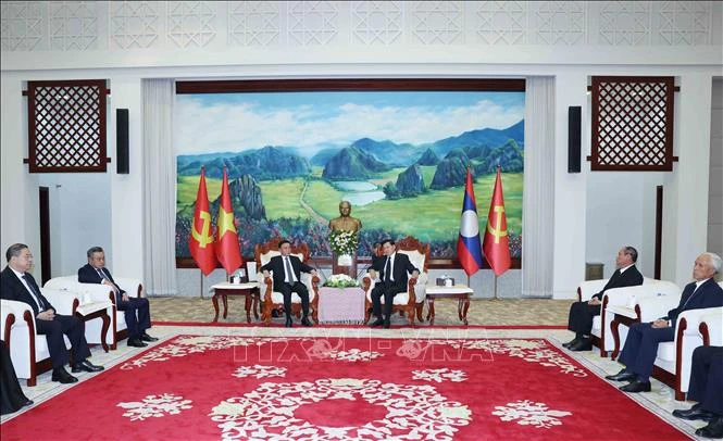 Thường trực Ban Bí thư dự Lễ truy điệu đồng chí Xaysomphone Phomvihane, Chủ tịch Quốc hội Lào Thường trực Ban Bí thư dự Lễ truy điệu đồng chí Xaysomphone Phomvihane, Chủ tịch Quốc hội Lào