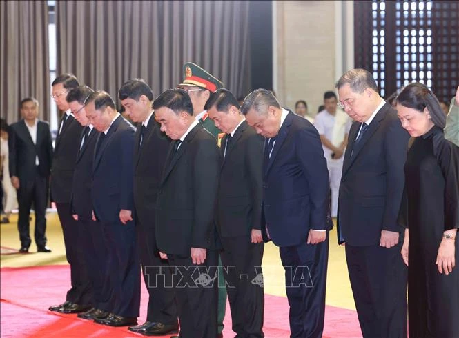 Thường trực Ban Bí thư dự Lễ truy điệu đồng chí Xaysomphone Phomvihane, Chủ tịch Quốc hội Lào Thường trực Ban Bí thư dự Lễ truy điệu đồng chí Xaysomphone Phomvihane, Chủ tịch Quốc hội Lào
